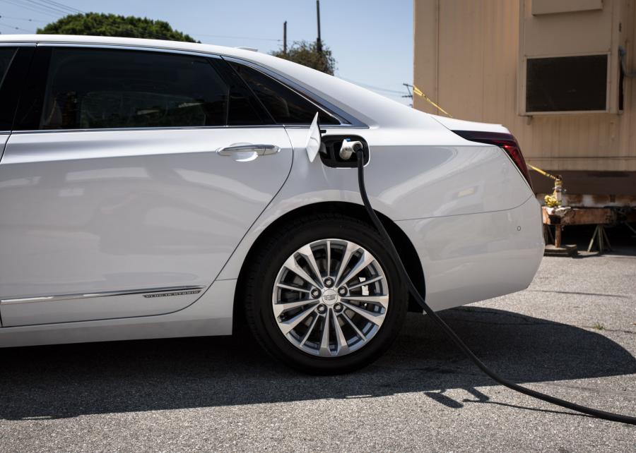 Детали экстерьера Cadillac CT6 Plug-In Hybrid 2016 года  (NA) (фото 21 из 29)